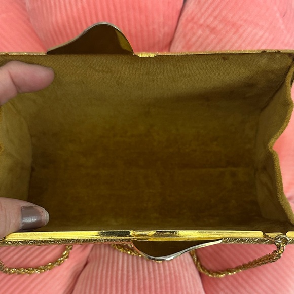 Walborg metallic Vintage Gold Textured Clutch - Picture 5 of 11